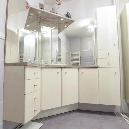 Le Celestay Apartment *