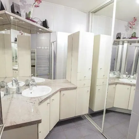Le Celestay Apartment Villeurbanne